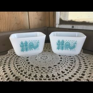 Vintage Pyrex Amish Butterprint bowls